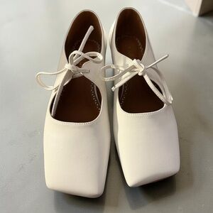 NEW Women’s Slip-On Lace Up Ballet Flats White Size 9